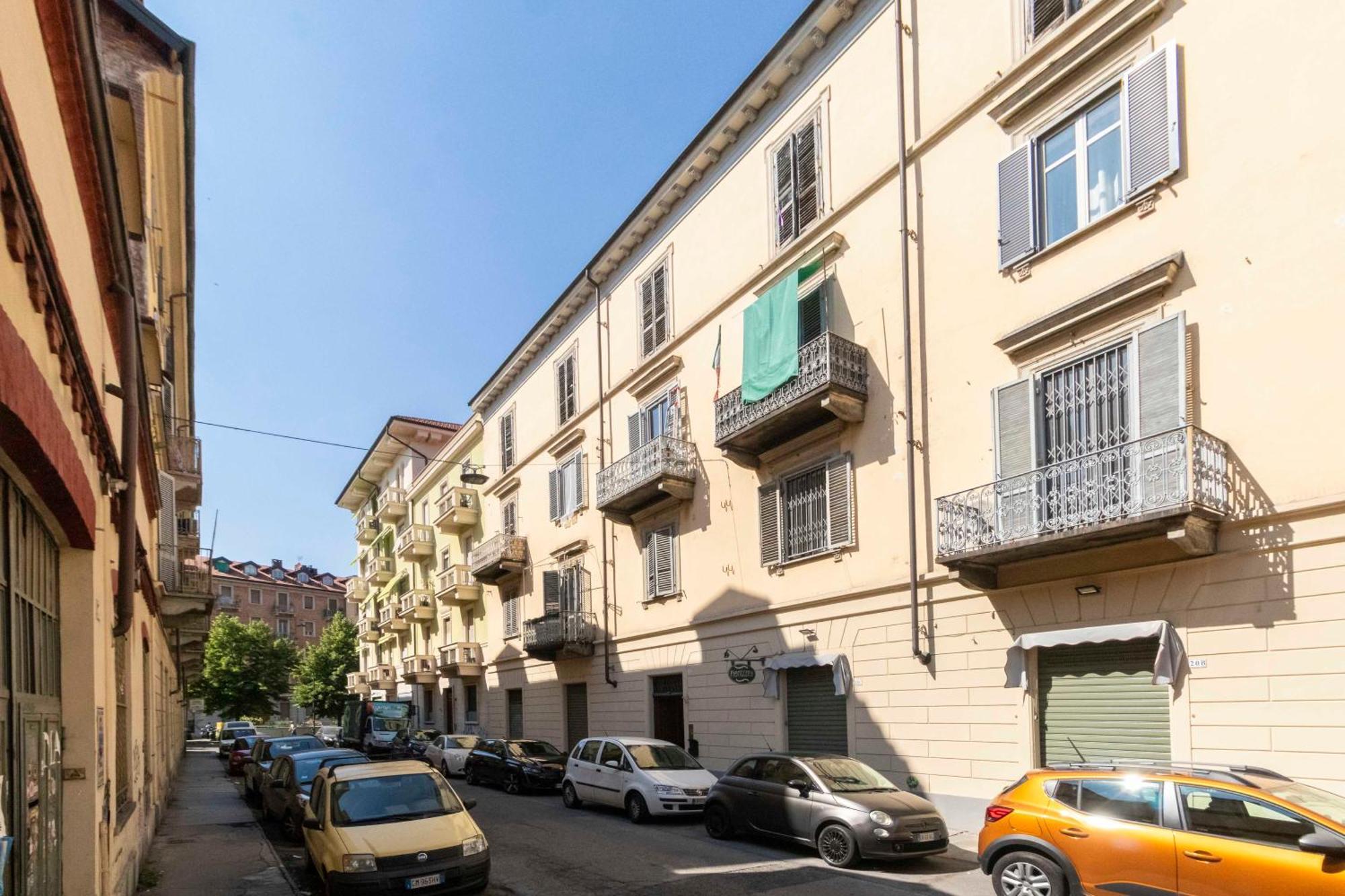 San Donato District & Piazza Statuto Roomy Flat * Turin