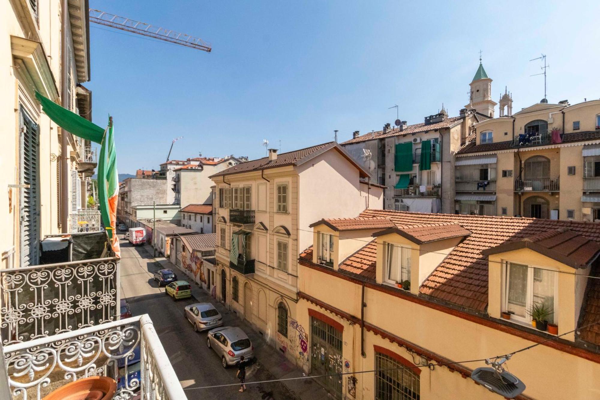 San Donato District & Piazza Statuto Roomy Flat Apartment