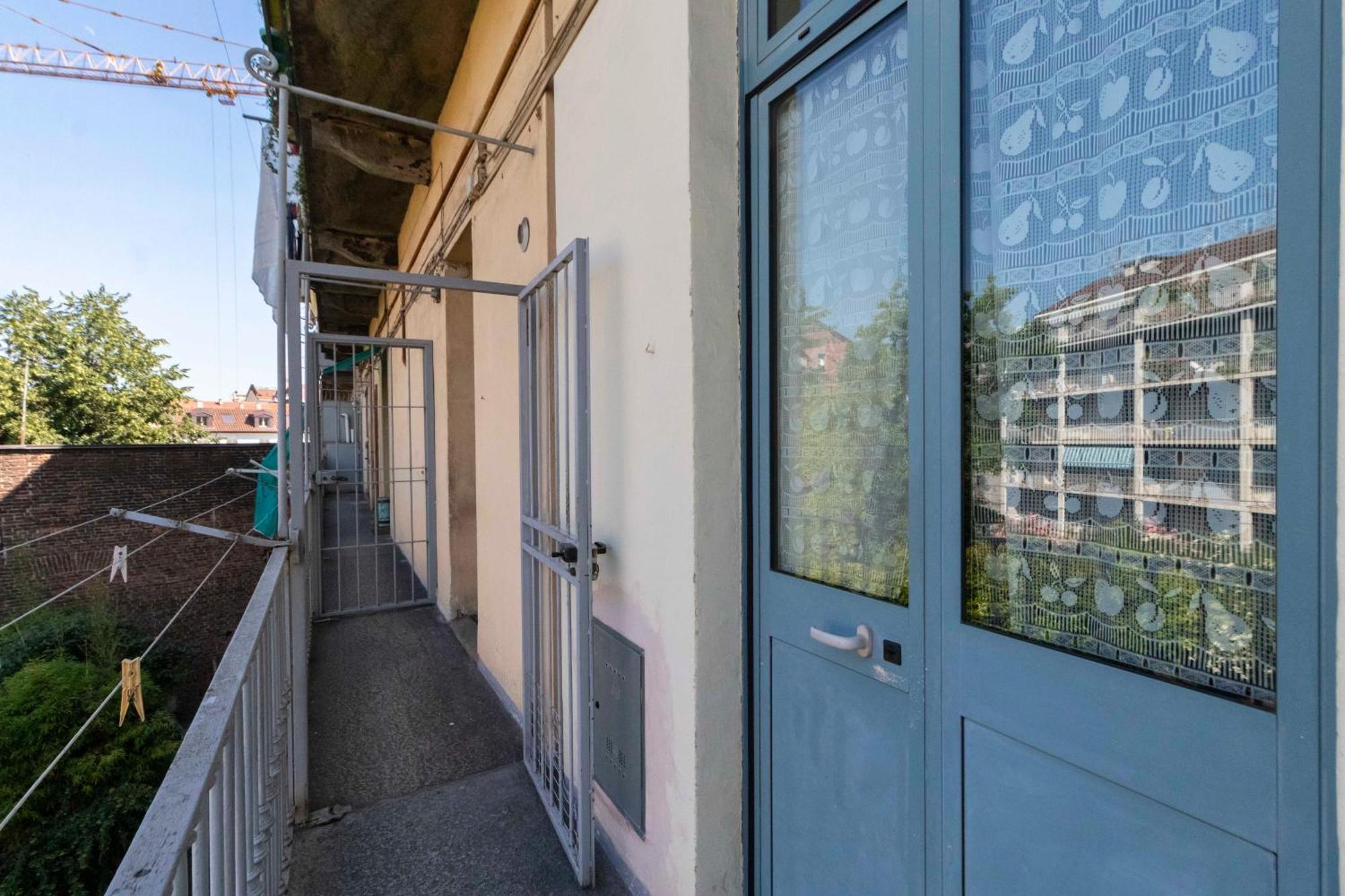 San Donato District & Piazza Statuto Roomy Flat